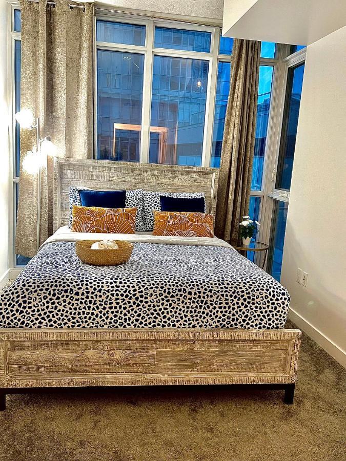Stunning Condo Wit Amazing View 5Mins From Cntower โตรอนโต ภายนอก รูปภาพ