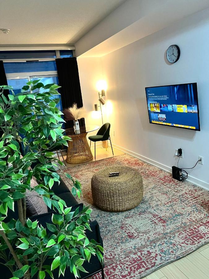 Stunning Condo Wit Amazing View 5Mins From Cntower โตรอนโต ภายนอก รูปภาพ